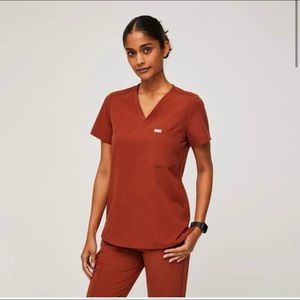 NWT | Figs Catarina One Pocket | Auburn | M